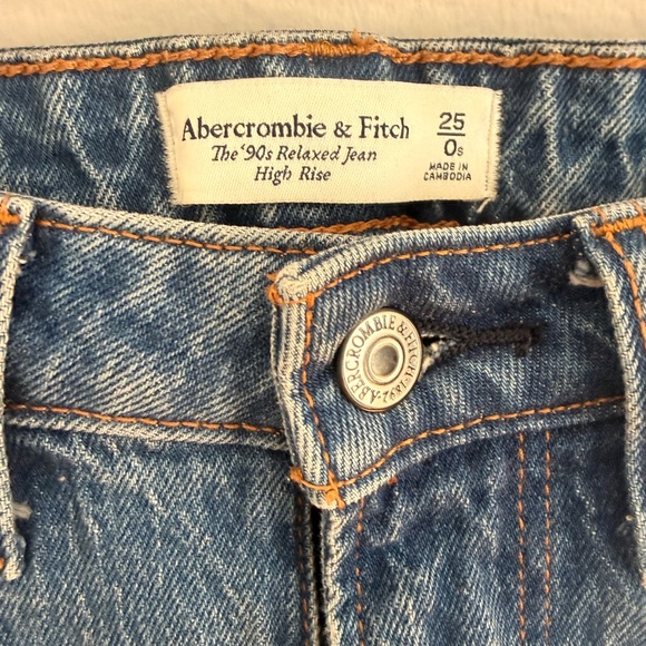 Abercrombie & Fitch Medium Blue 90s Relaxed High-Rise Straight Jeans - Picture 3 of 3